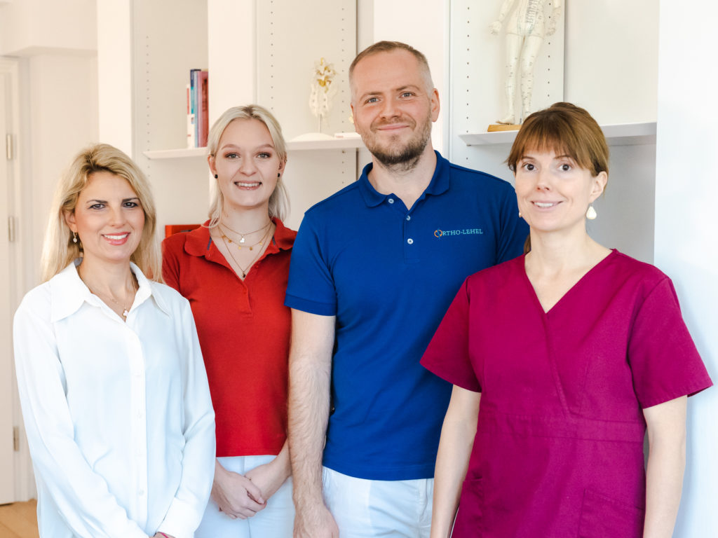 Teamfoto von Ortho-Lehel, einer orthopädischen Praxis in München